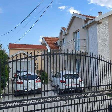 Apartman Tolosi 2 Podgorica Kültér fotó